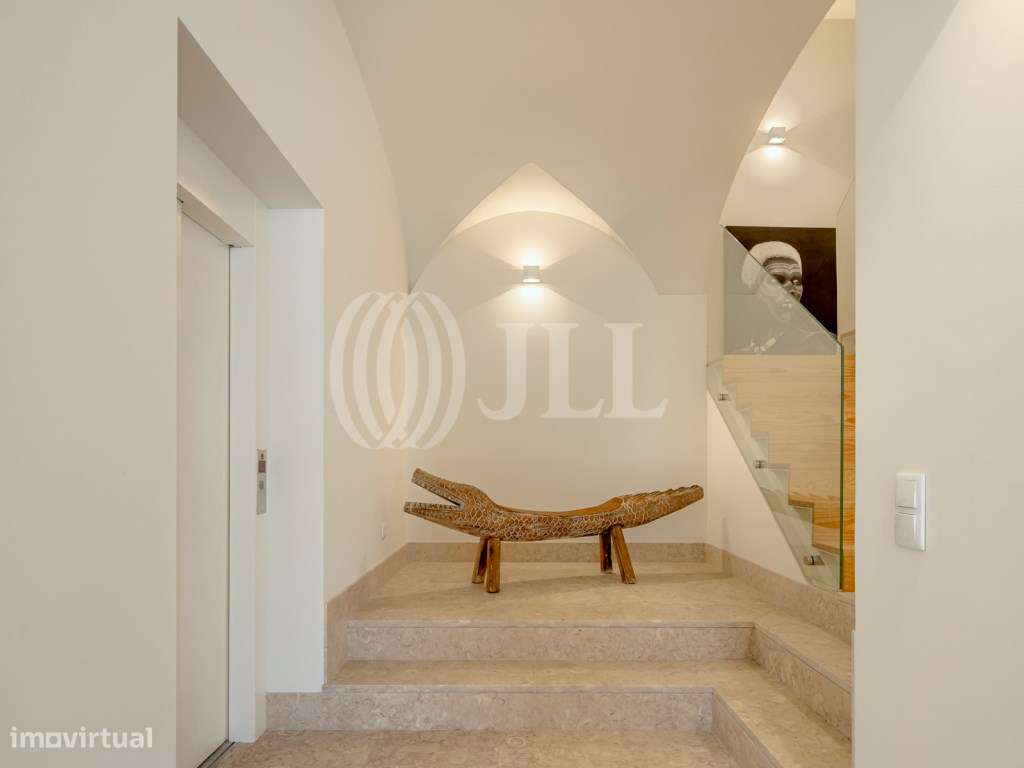 Moradia T4 com estacionamento, no Príncipe Real, em Lisboa - Grande imagem: 1/44