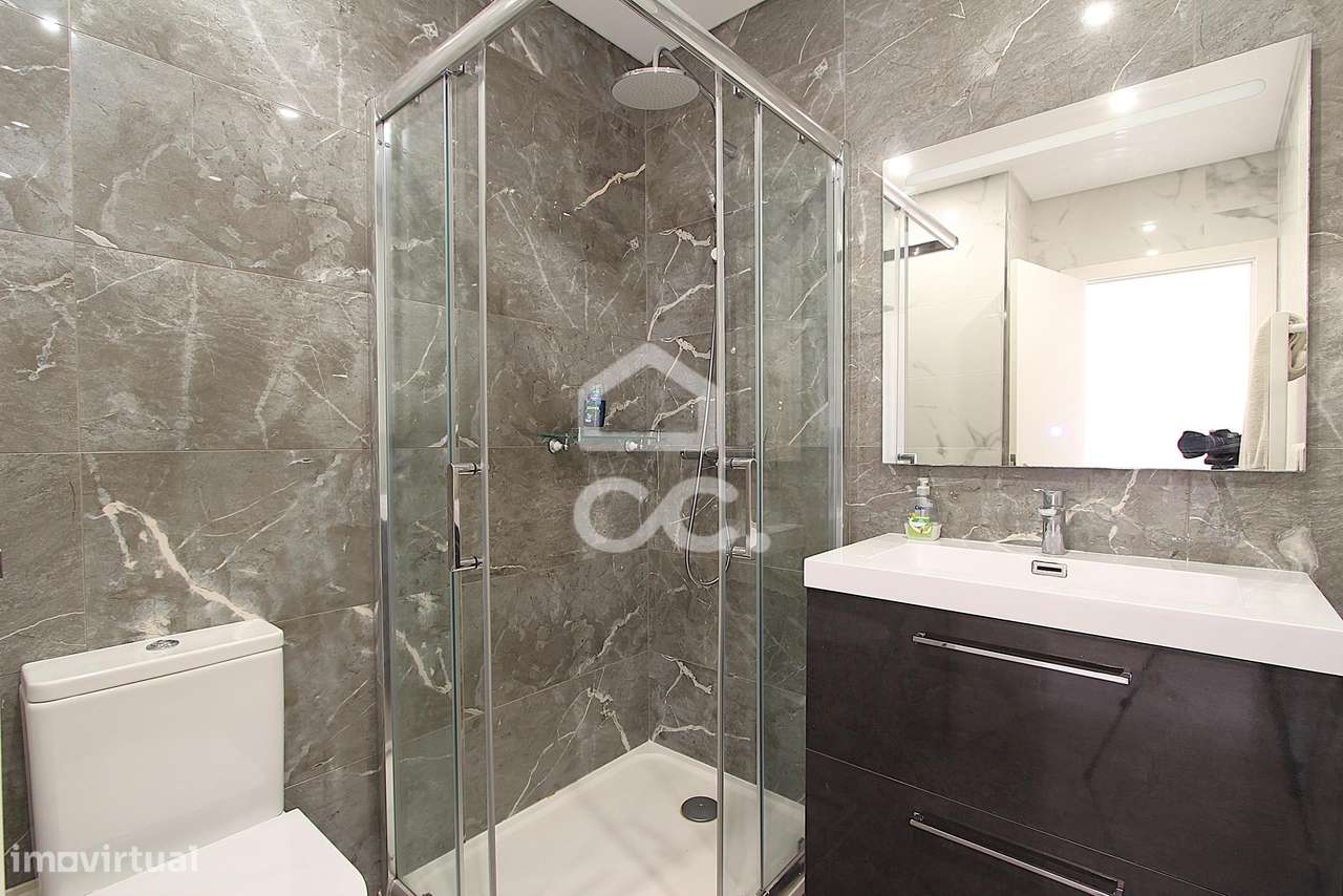 Apartamento T3 Renovado com Vista Mar e Terraço em Armação de Pêra-21