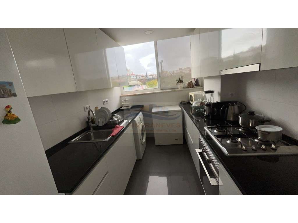 Ótimo T2 usado / bom estado, com boas áreas, junto à estação de com... - Grande imagem: 5/16