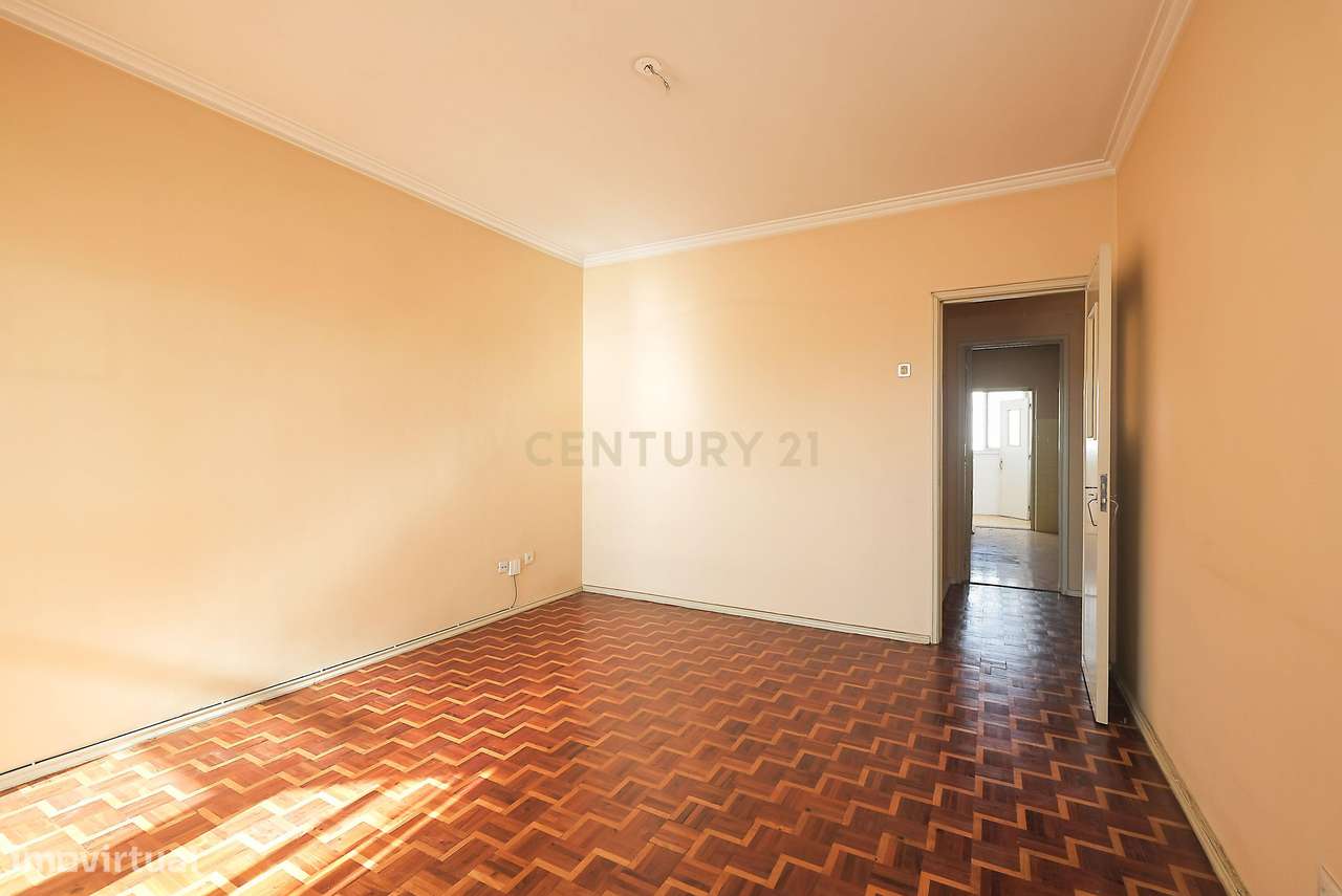 Apartamento T3 em Carcavelos para remodelação. - Grande imagem: 4/27
