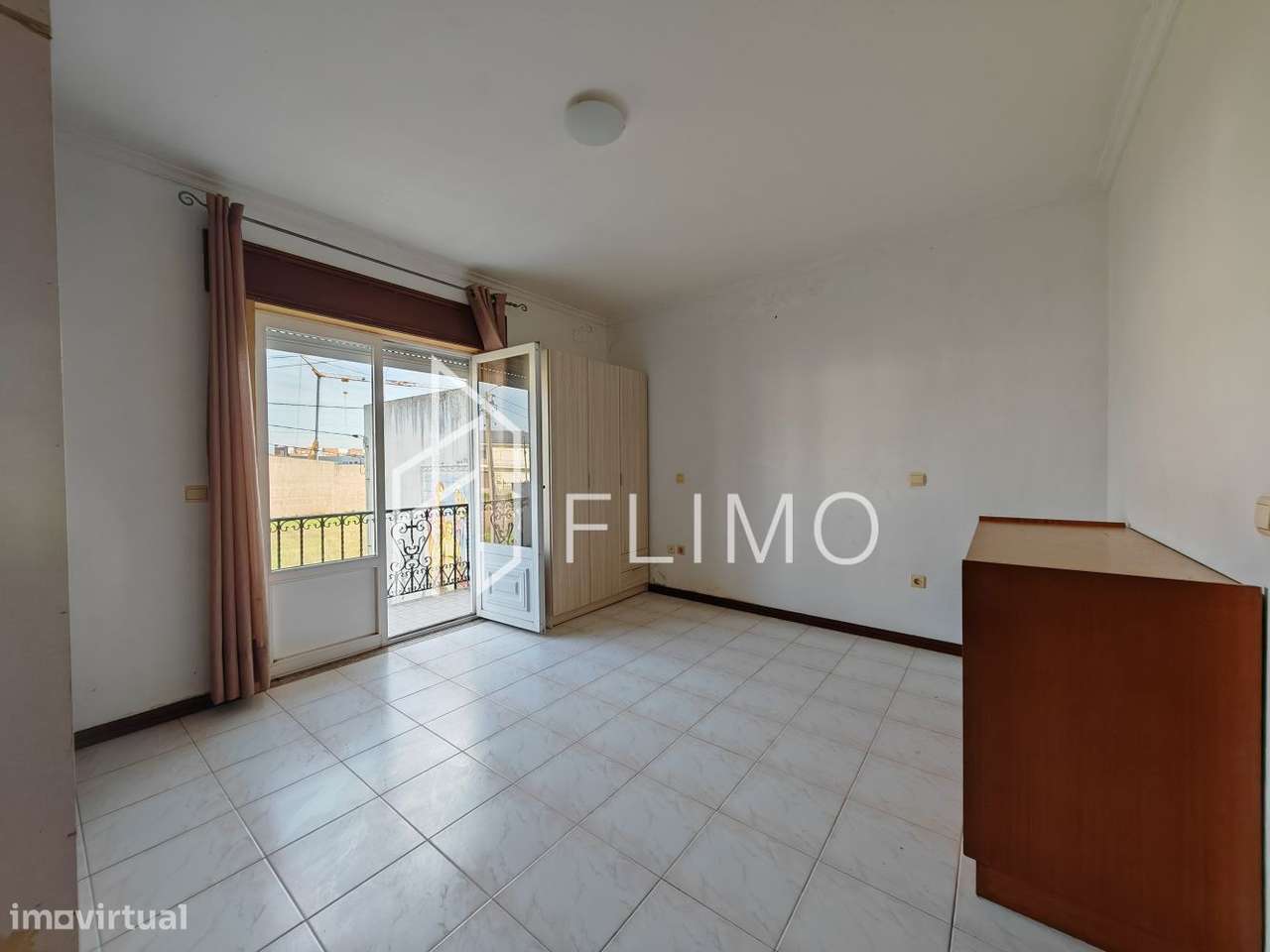Moradia T4 com potencial Bifamiliar-14