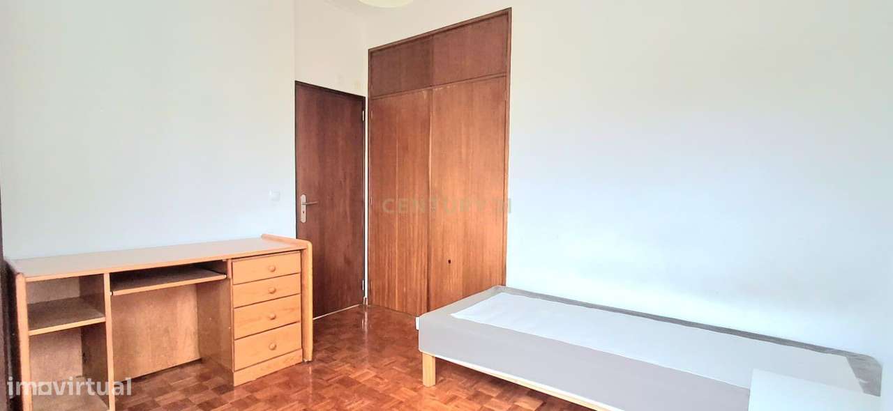 Apartamento T3 na Rua Tomás Alcaide-7