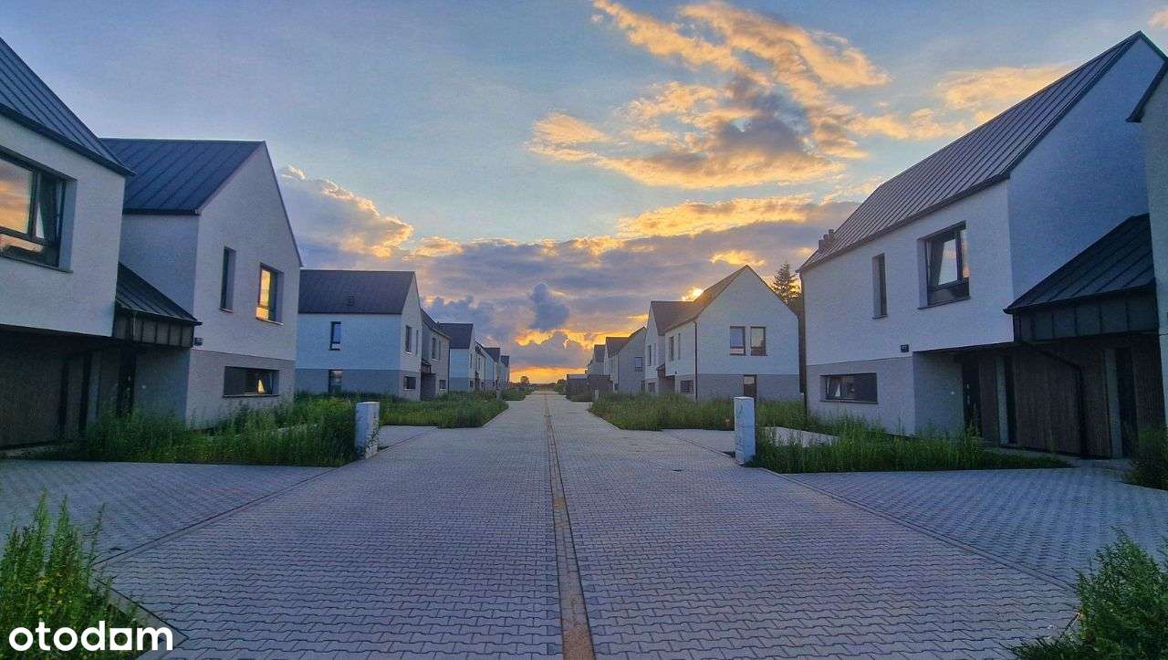 Asymetryczny blizniak z widokiem na las-8