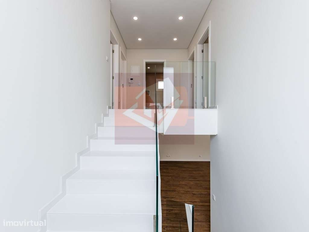 Moradia V5 nova no Bairro do Trigache em Famões-18