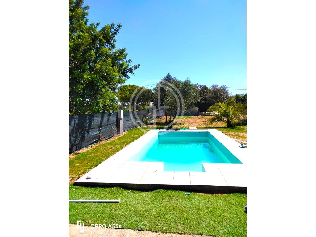 Moradia T3 com piscina e terreno em Falfosa, Faro