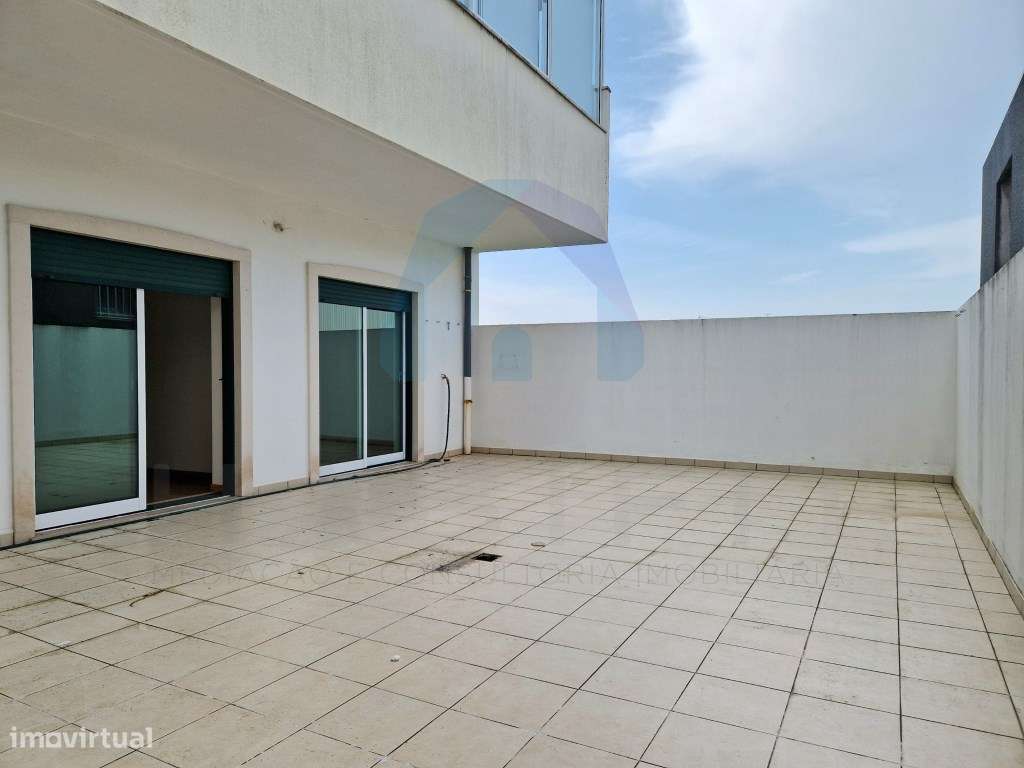 Apartamento T3 com Terraço - Pombal-16
