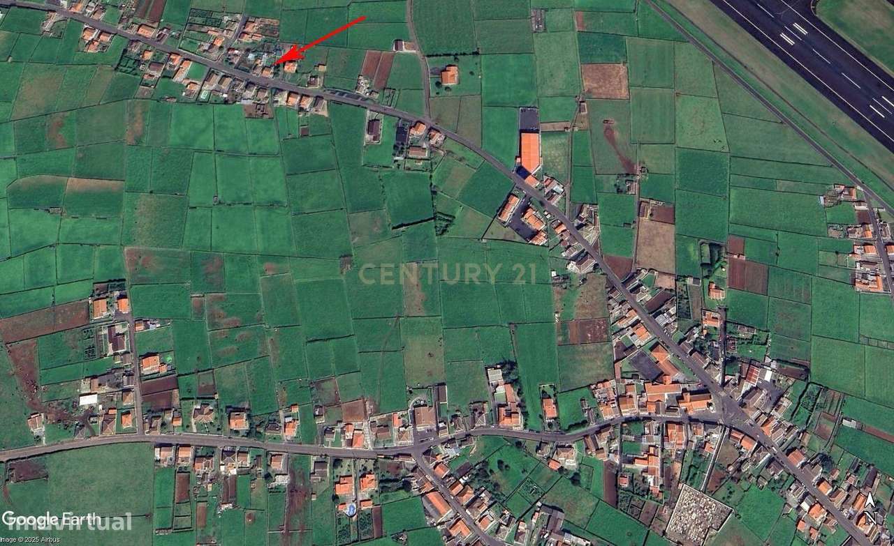 T4 em Lajes, Praia da Vitória, com garagem e árvores de fruto - Grande imagem: 4/14