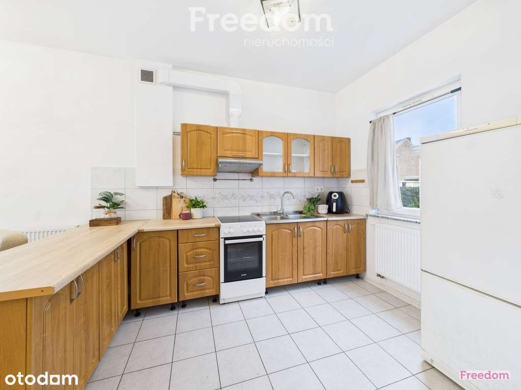 Funkcjonalny dom z prywatnym miejscem parkingowym - Pełny obrazek: 4/20