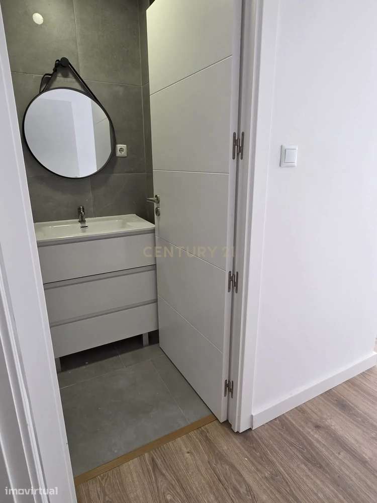 Apartamento Renovado em Algés, Oeiras - 2 Quartos e 2 WC-28