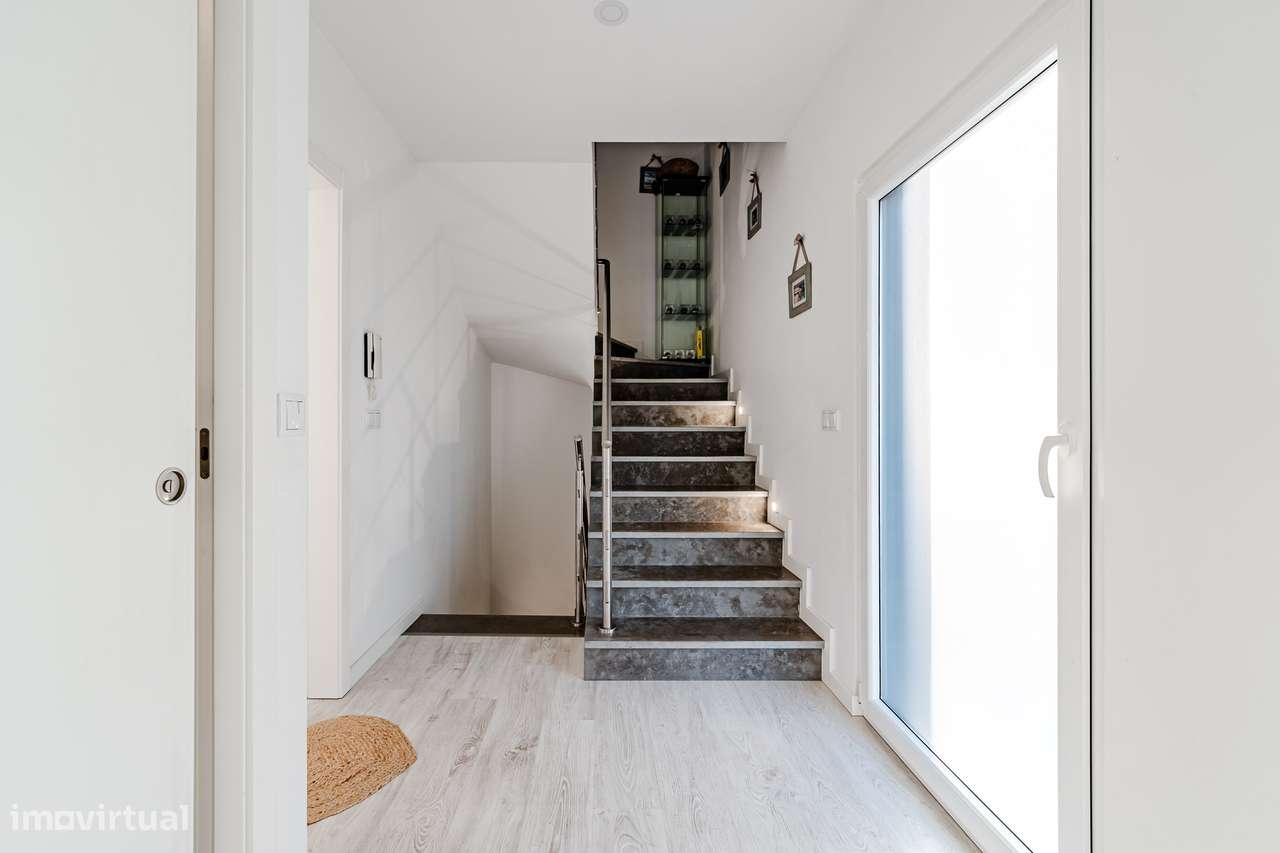 Moradia T3 com Garagem - Fernão Ferro-19