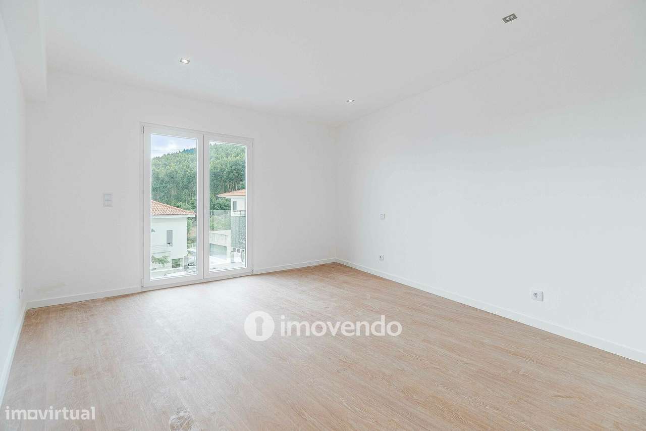 Apartamento T3 Duplex novo, com terraço e garagem, em Loures-24