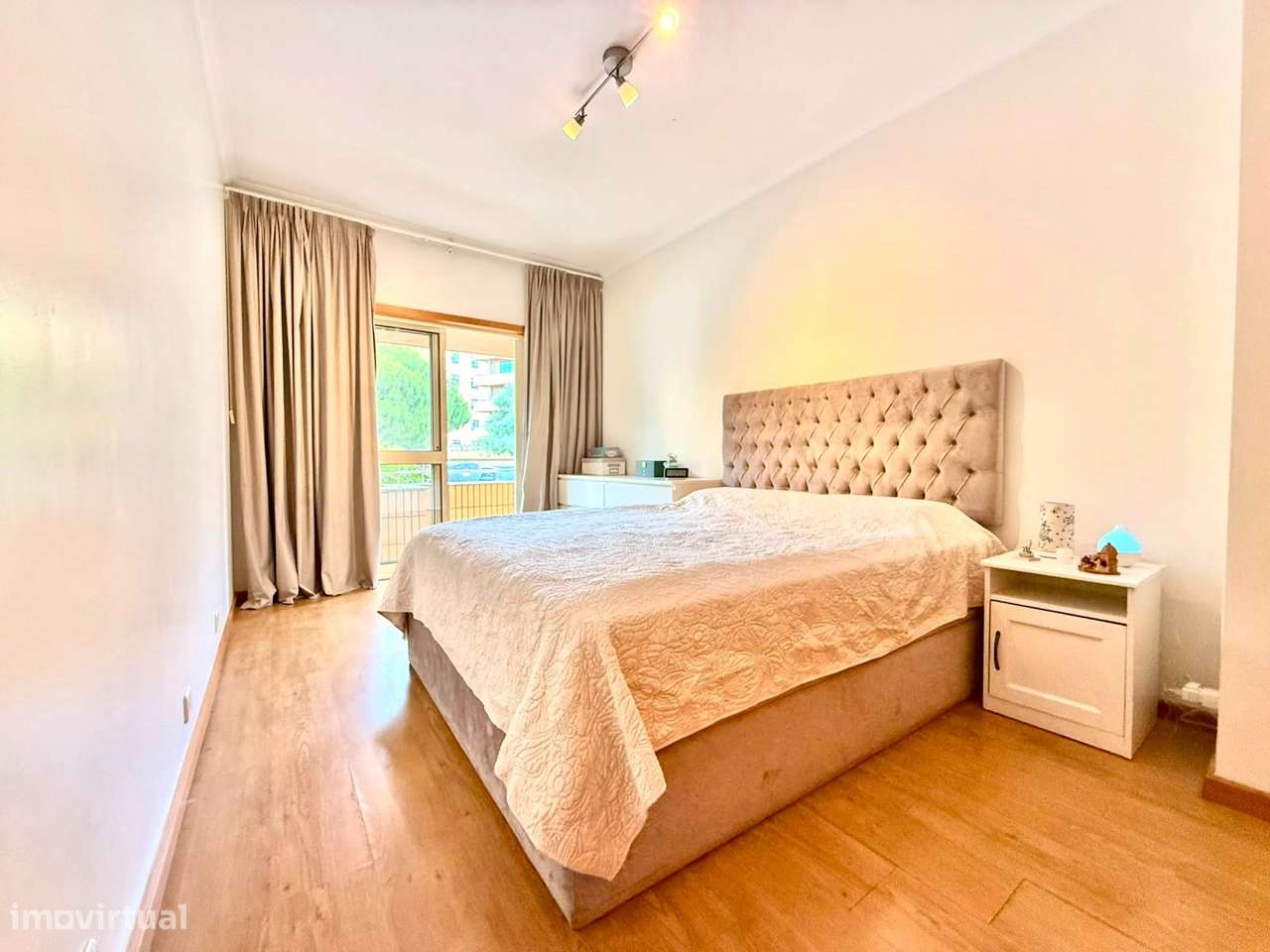 Apartamento T2 com Lugar de Garagem | Excelente Localização-13