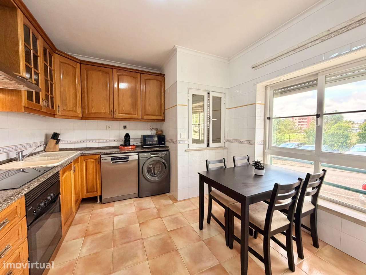 Apartamento T2 com arrecadação - zona Conquinha-5