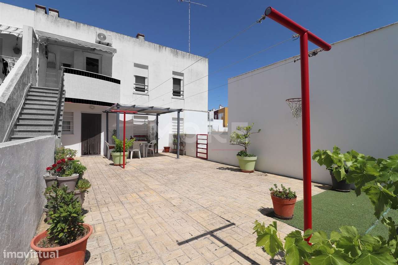 Moradia com quintal e garagem- Bairro do Bacelo - Évora-23