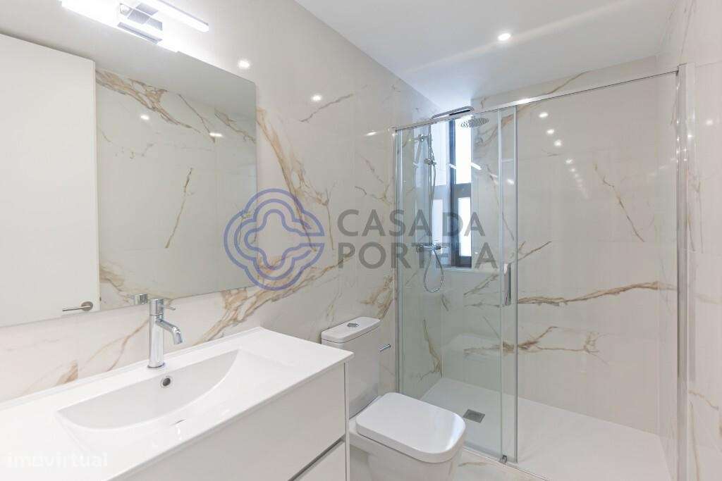 Apartamento T2 remodelado Centro do Porto Junto ao Bessa - Grande imagem: 5/24