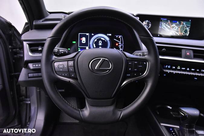 Lexus UX 250h - 15