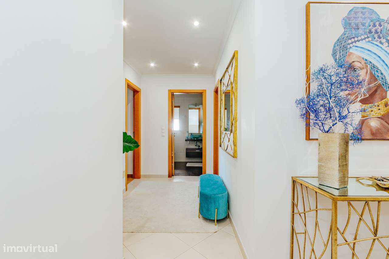 Apartamento de 4 assoalhadas em zona de excelência no Montijo-3