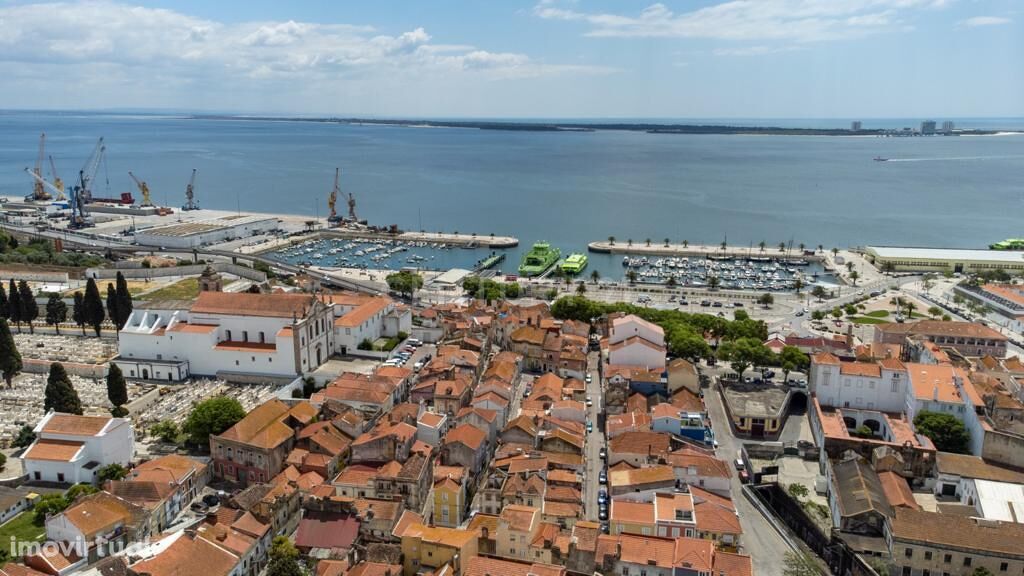 Prédio Para Reabilitar Na Zona Histórica Setúbal