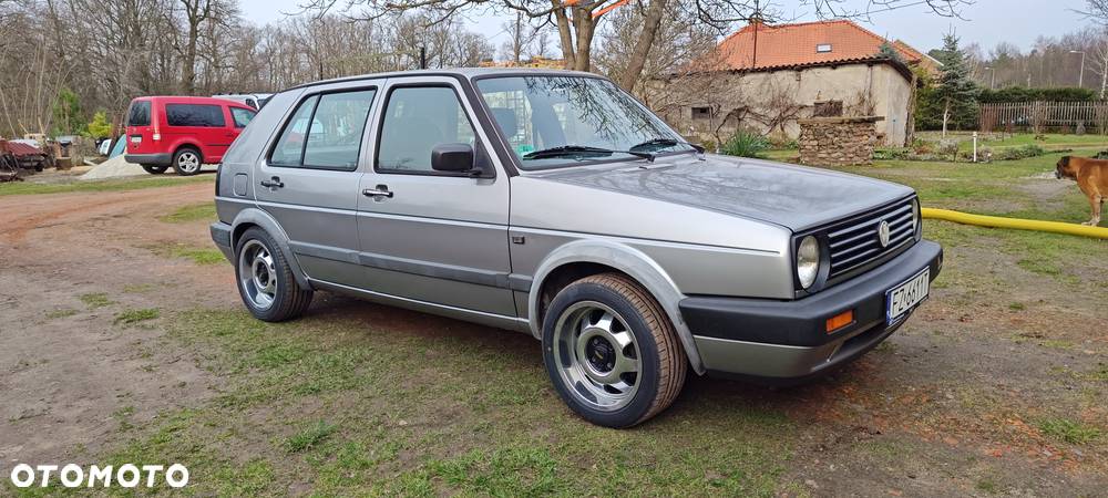 Volkswagen Golf - 1