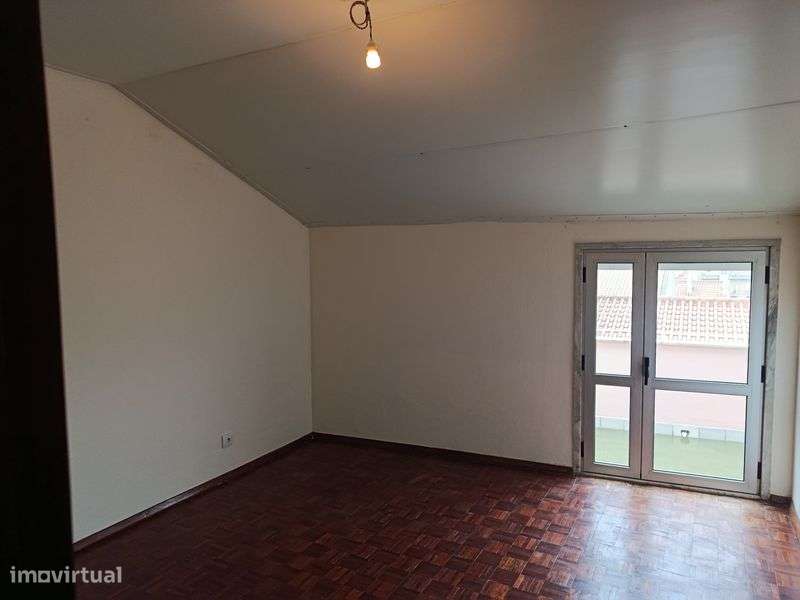 Arrendo T2 grande na Encosta do Sol - Grande imagem: 5/11