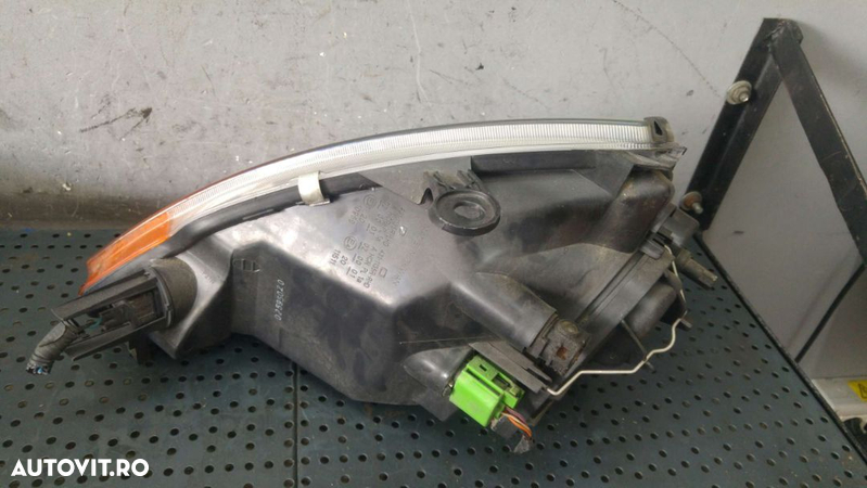 Far dreapta ford ka rb 4311135r - 3