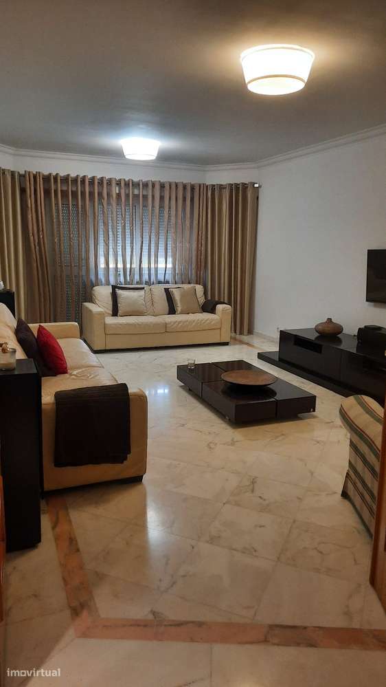 T3 c/ terraço 220m2, garagem e localização privilegiada-7