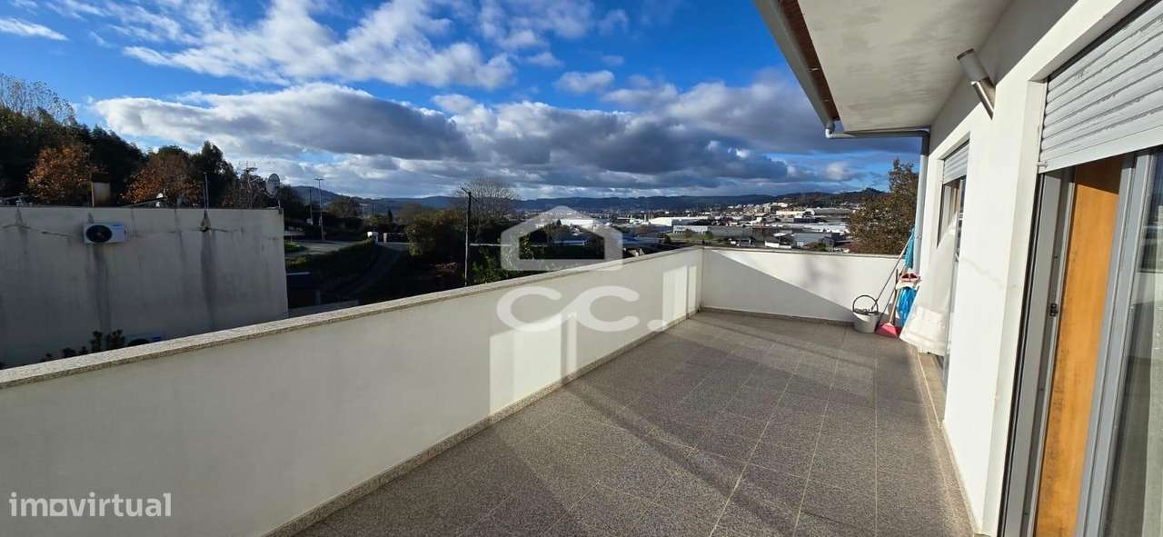 Moradia em Banda Restaurada T2+1 em Selho São Cristovão - Guimarães-11