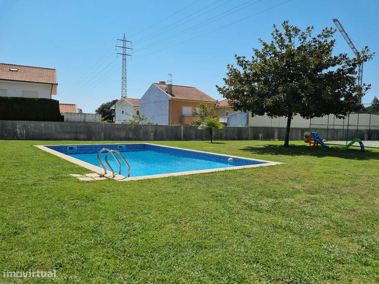 Moradia T4, situada numa das zonas tranquilas e valorizadas - Grande imagem: 3/6