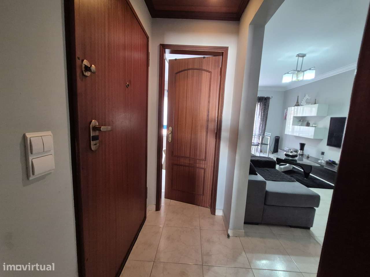 Apartamento T2 com Parqueamento e Arrecadação - Grande imagem: 4/29