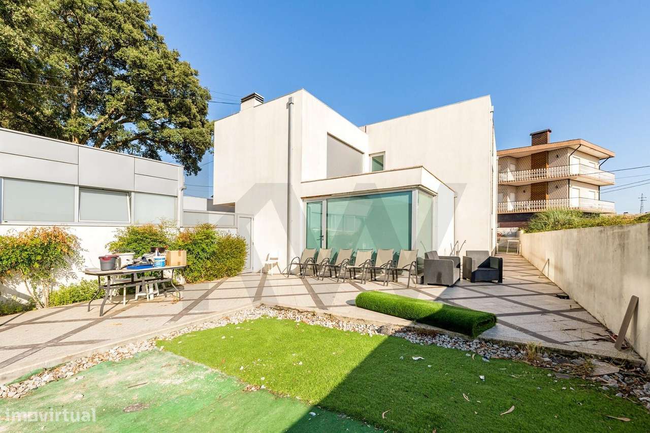 Espaço, Luz e Privacidade | Moradia T3 com 903 m2 de Terreno e Suite e-23
