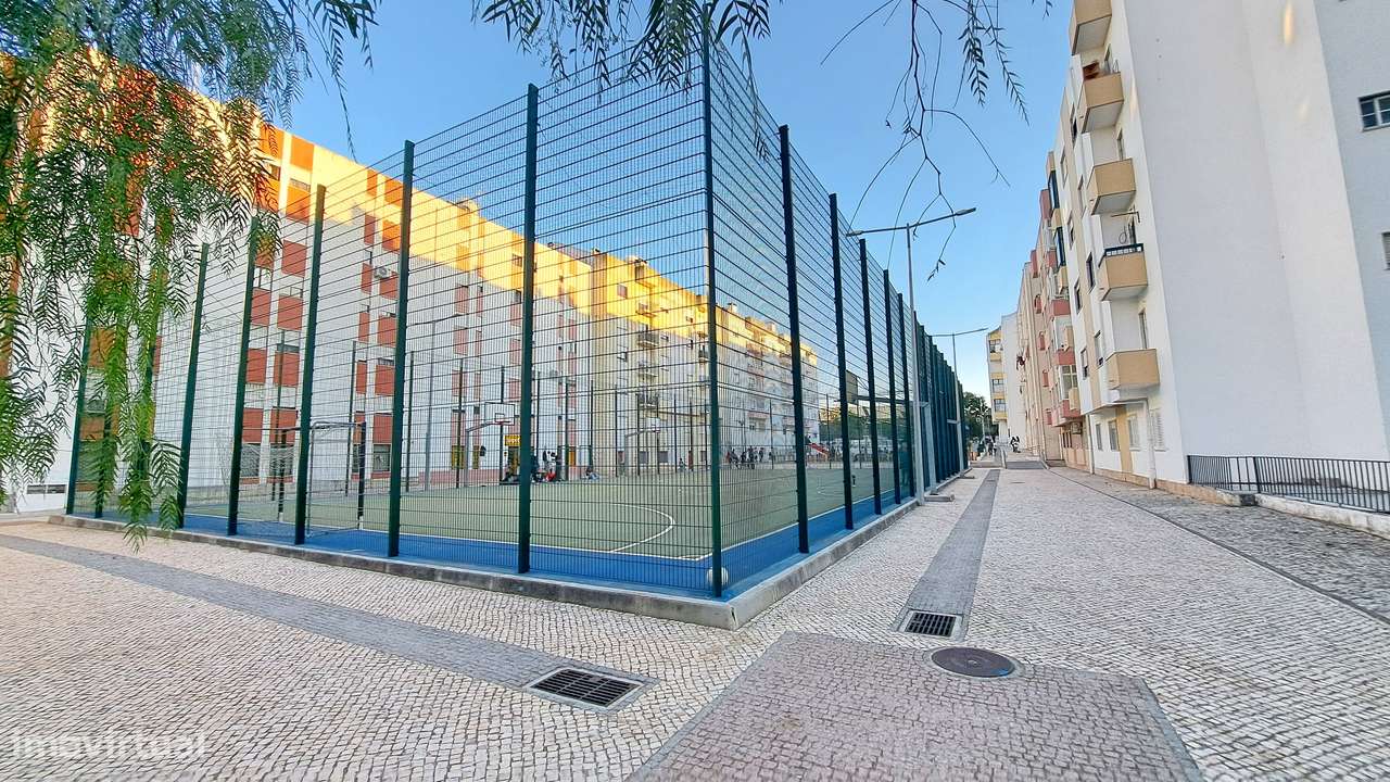 Apartamento T2 com 74m², Arrecadação e Estacionamento no Carregado-15