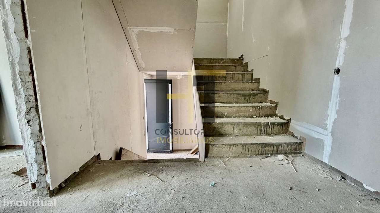 Moradia T3 | 235m² de Logradouro + Possibilidade de Piscina | Varanda-50