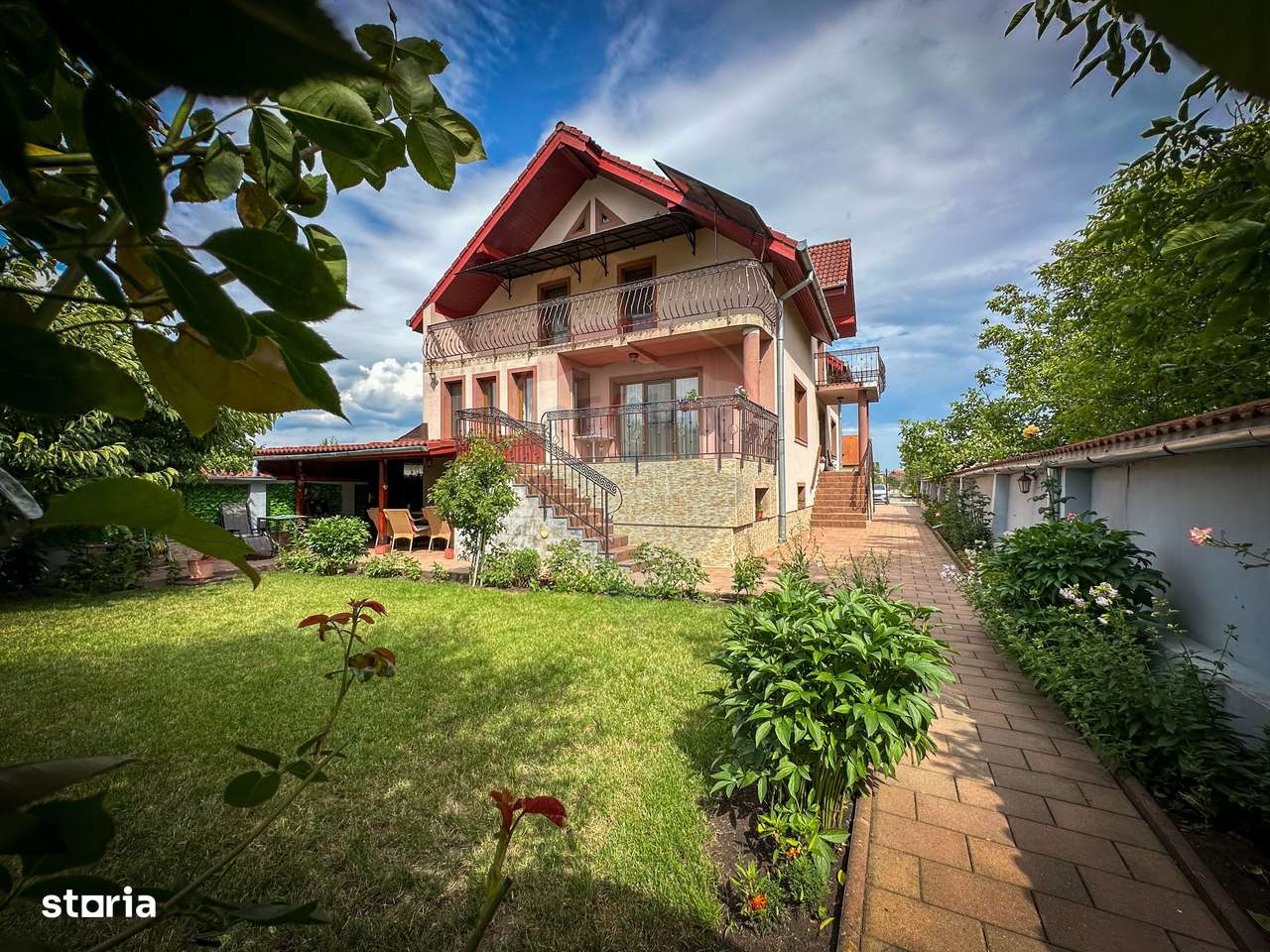 Vila de vanzare pe Str.Strugurilor/Terezian - Imagine principală: 1/20