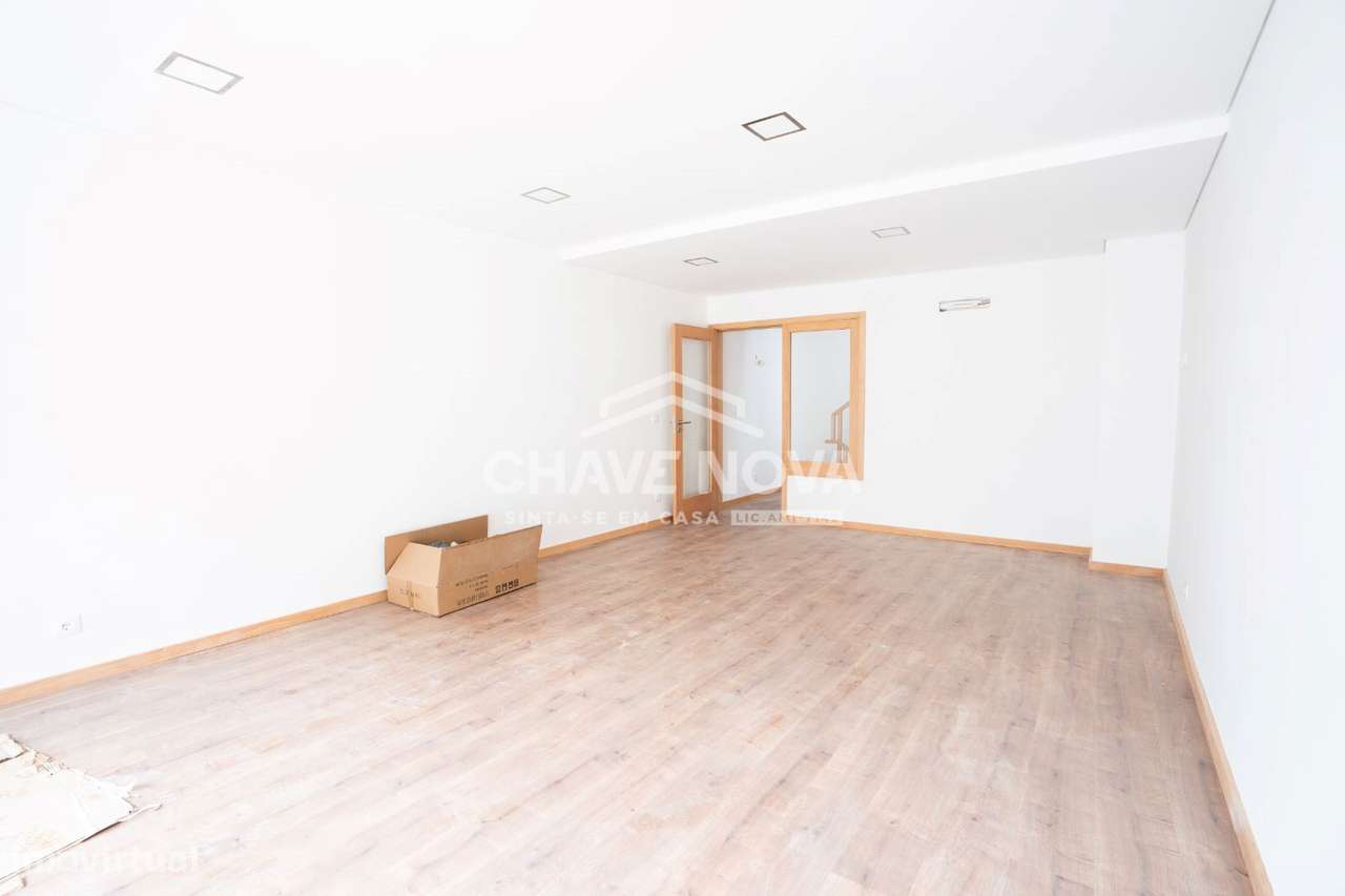 Moradia T3+1 situada em Laborim junto a A1 e Avenida da República! - Grande imagem: 5/25