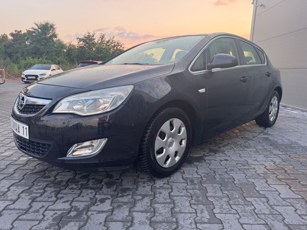 Opel Astra J (2009-2019) 1.7 CDTI Enjoy 2011