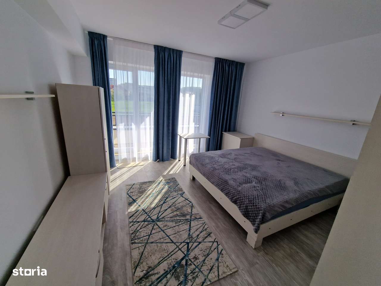 Garsonieră spatioasă   Tractorul bloc nou - Imagine principală: 1/10