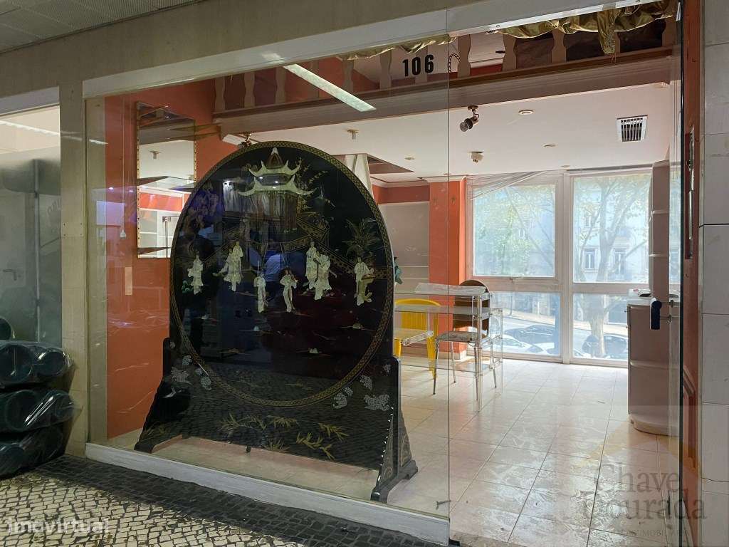 Loja na Avenida Sá da Bandeira (Centro Comercial Avenida). Oportuni... - Grande imagem: 4/15