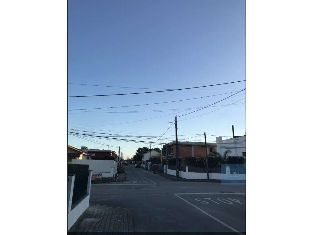 Moradia T4 em Construção com Piscina e Jardim em Fernão Ferro-8