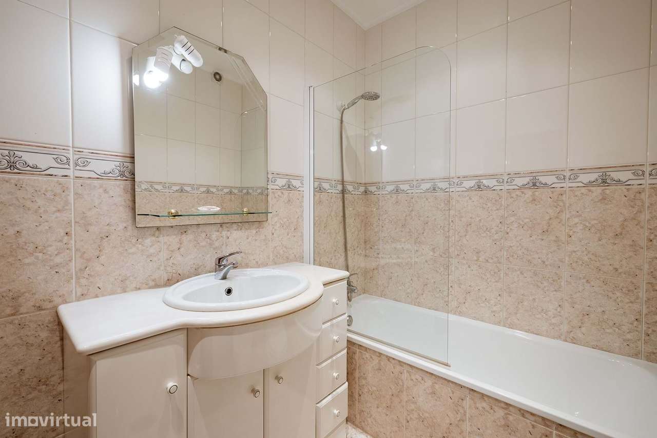 ESPAÇOSO E LUMINOSO APARTAMENTO T2 PARA VENDA PERTO DA PRAIA DA DONA A-30