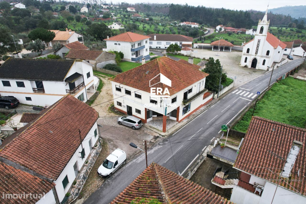 Moradia T5 localizada em Urqueira