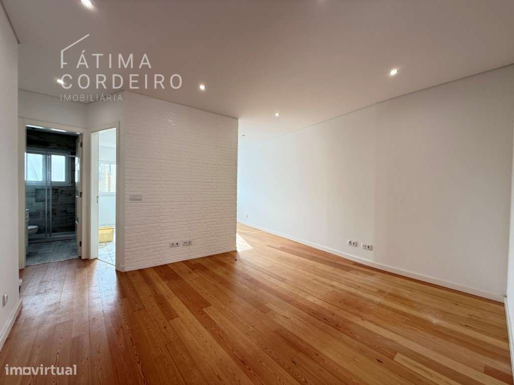 T1+1 completamente remodelado e equipado com terraço - Grande imagem: 3/17