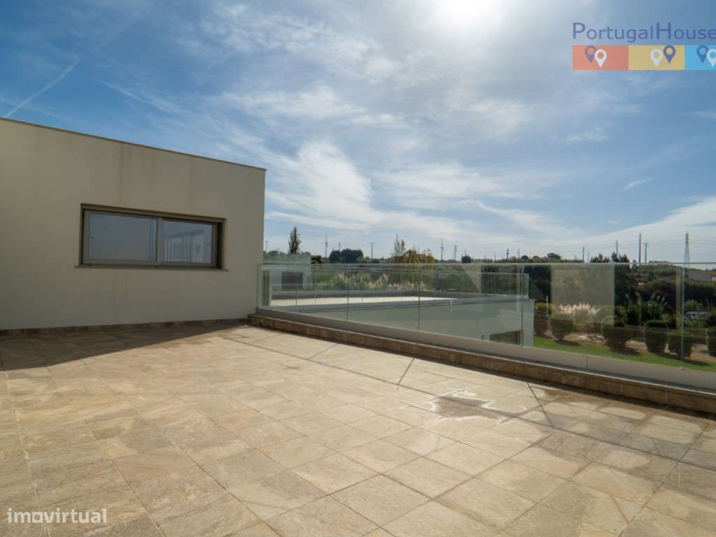 Moradia T4 de Luxo com terreno de 5.300 metros quadrados-31