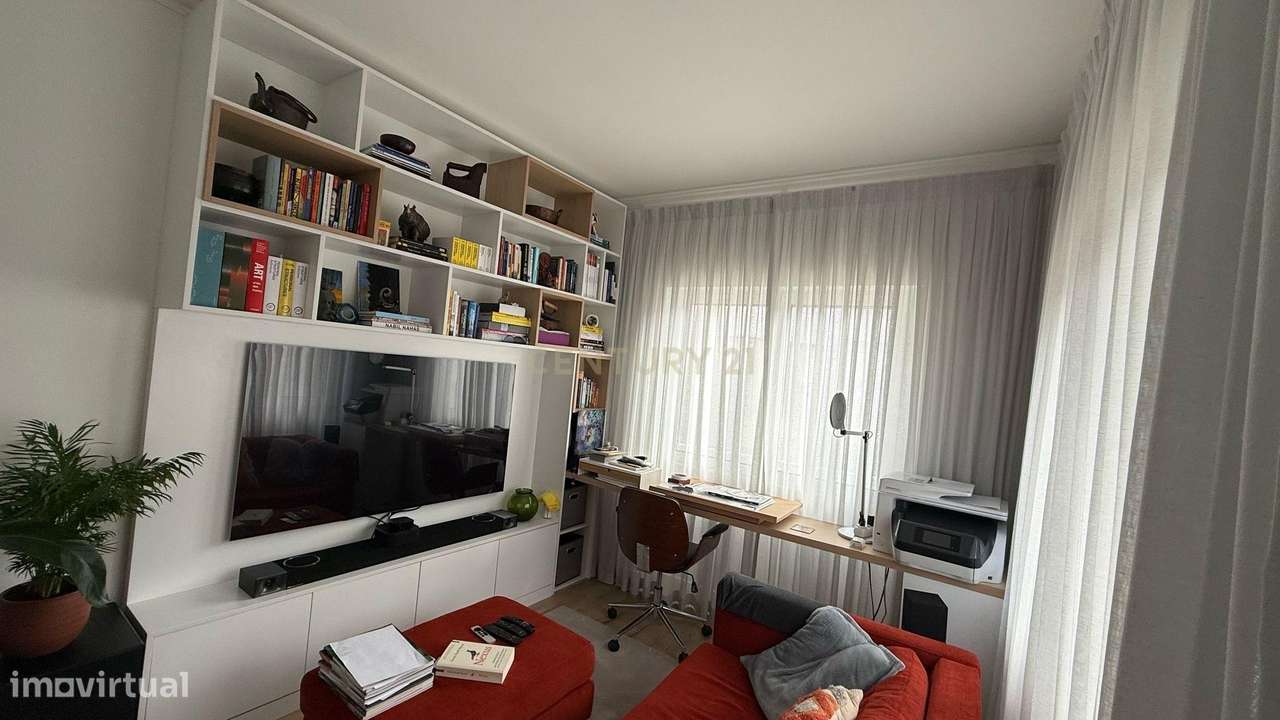 Apartamento Moderno T3 em Oeiras com Luz Natural e Conforto - Grande imagem: 2/19