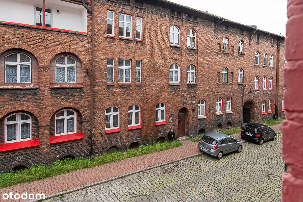 Nietuzinkowa kawalerka na zabytkowym Nikiszowcu-11