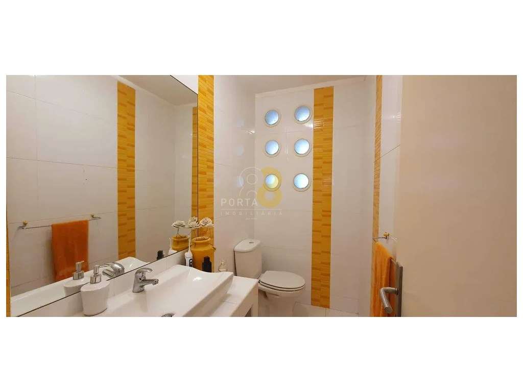 Moradia Bi-Familiar T4 + T2 com espaços exteriores | Viso, Porto-10