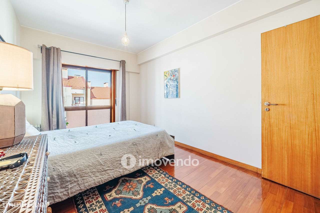 Apartamento T3, com garagem e arrecadação, na Ramada-17