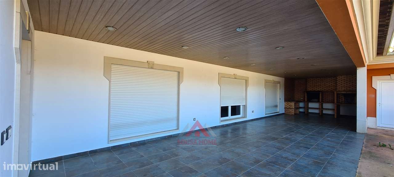 Moradia T7 + Sala c/ 100M2 + Terreno 4.666M2-6