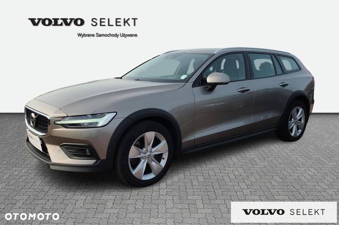 Volvo V60 Cross Country - 1