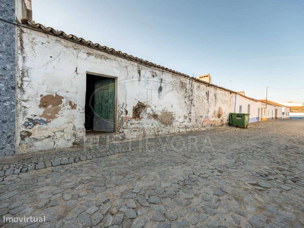 Moradia com duas frentes, armazém e quintal em São Manços (18 km - ... - Grande imagem: 4/22