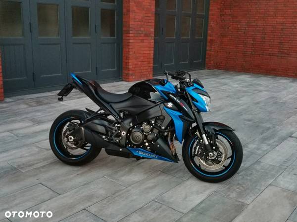 Suzuki GSX 1000 - 3